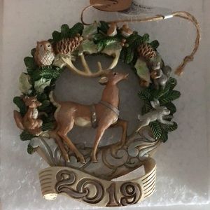 Brand new Jim Shore white Woodland Wreath Ornament dated 2019 collectible